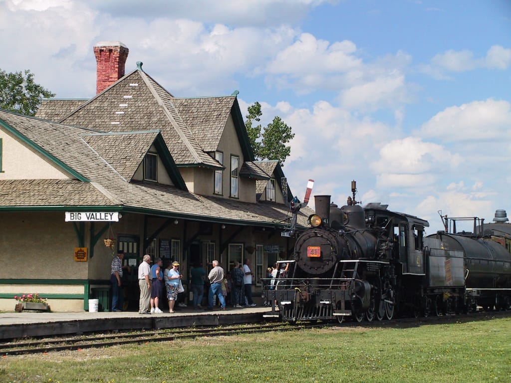 #41 arrives at Big Valley, Alberta, 20 July 2001