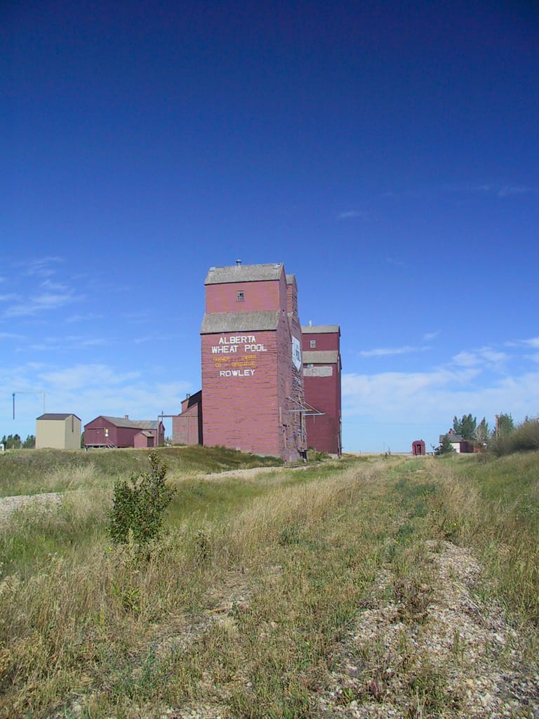 Grain elevators, Rowley, Alberta, 2 September 2001