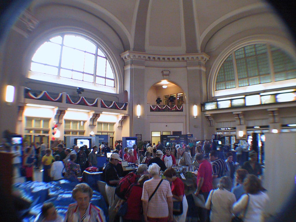 Chaos in the rotunda, Winnipeg, Manitoba, 16 September 2002