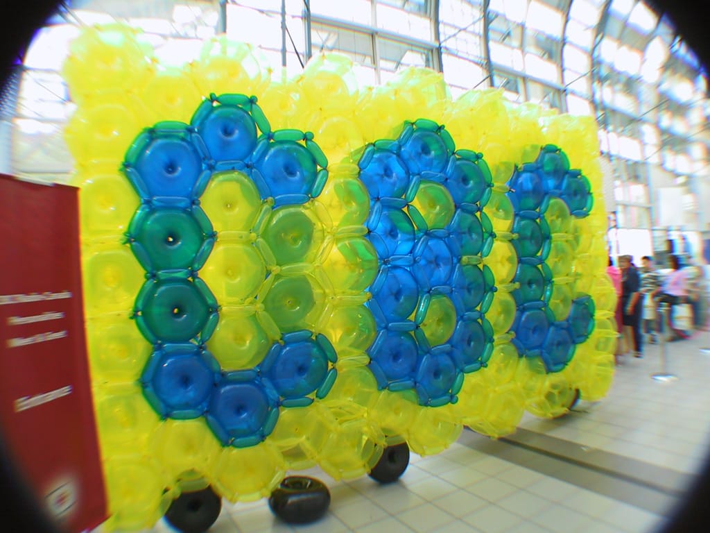 Balloon art, Toronto Union Station, Ontario, 22 September 2002