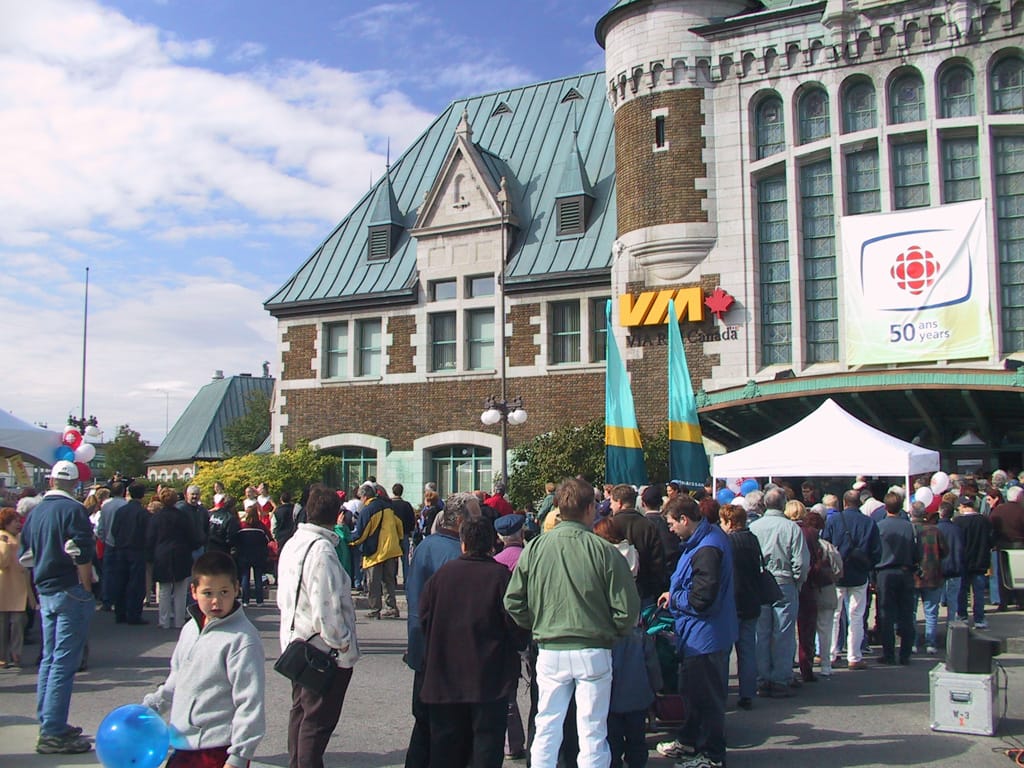 Waiting to go in for the event, Quebec City, Quebec, 29 September 2002