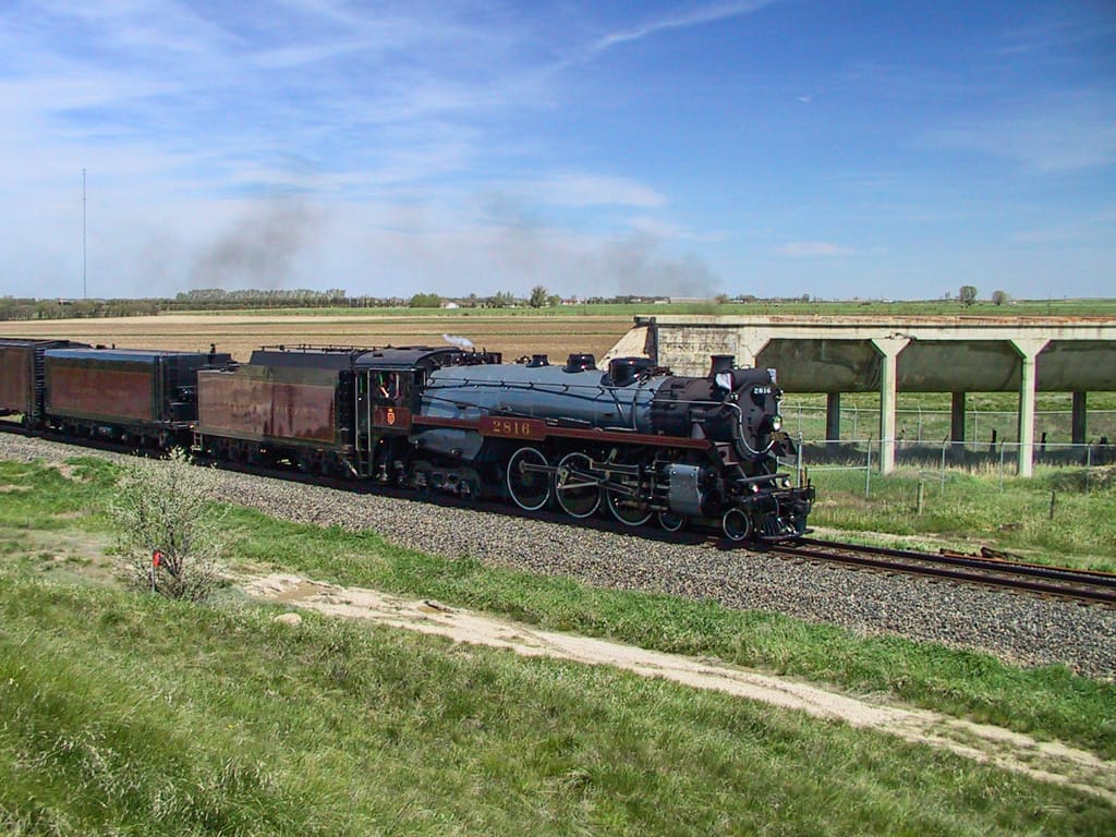 CP 2816 passes the Brooks Viaduct, Alberta, 24 May 2003