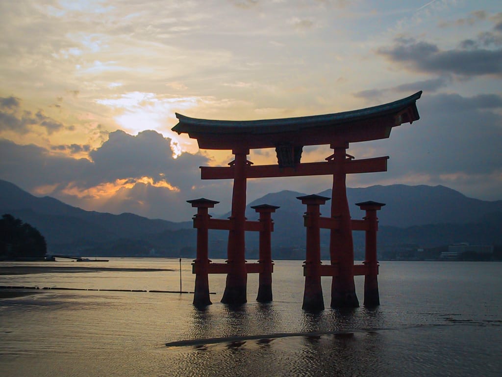 Miyajima Gate, Hiroshima, Japan, 29 March 2004