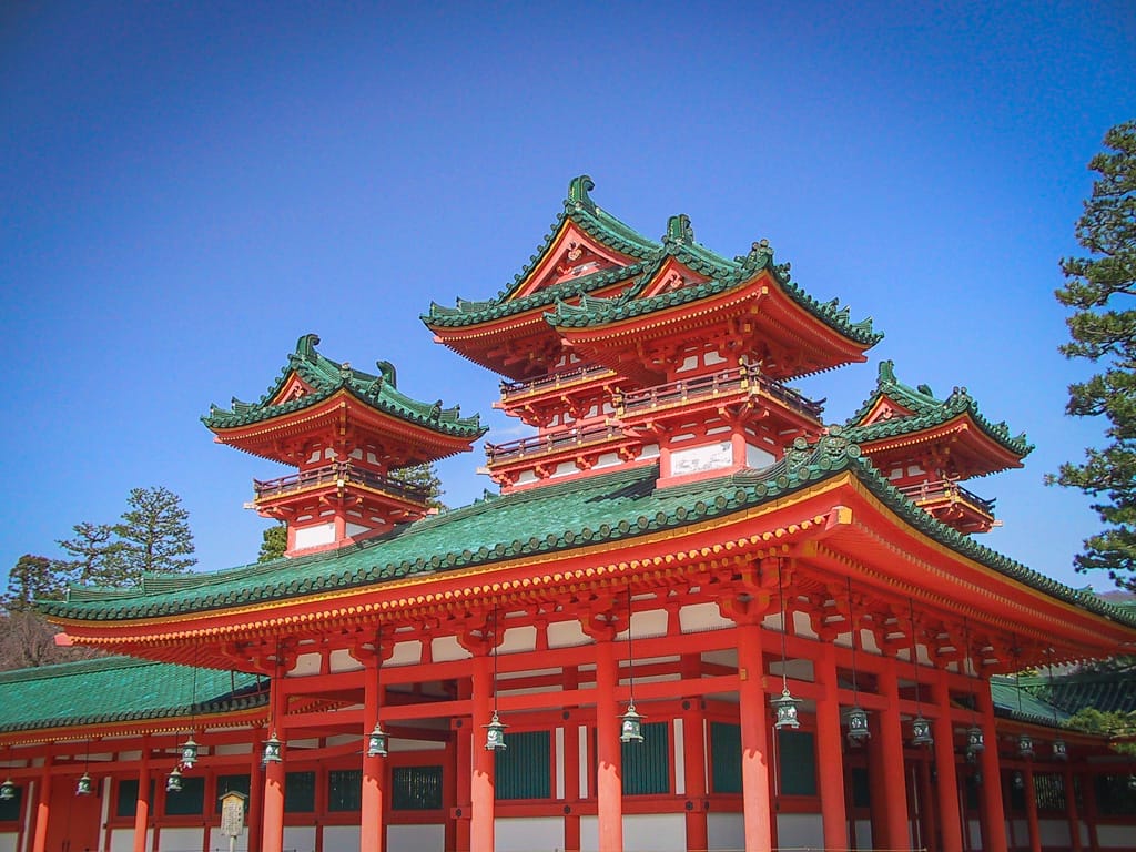 Heian Shrine, Kyoto, Japan, 31 March 2004