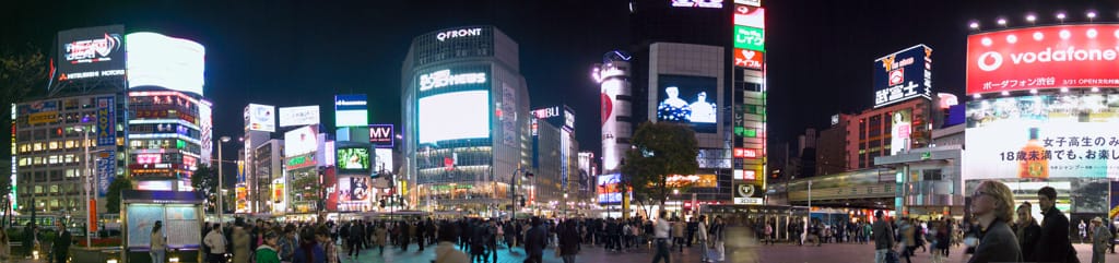 Jen sees Shibuya, Tokyo, Japan, 5 April 2004