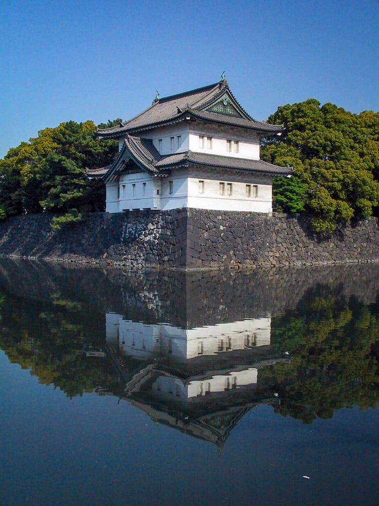 Imperial Palace, Tokyo, Japan, 9 April 2004