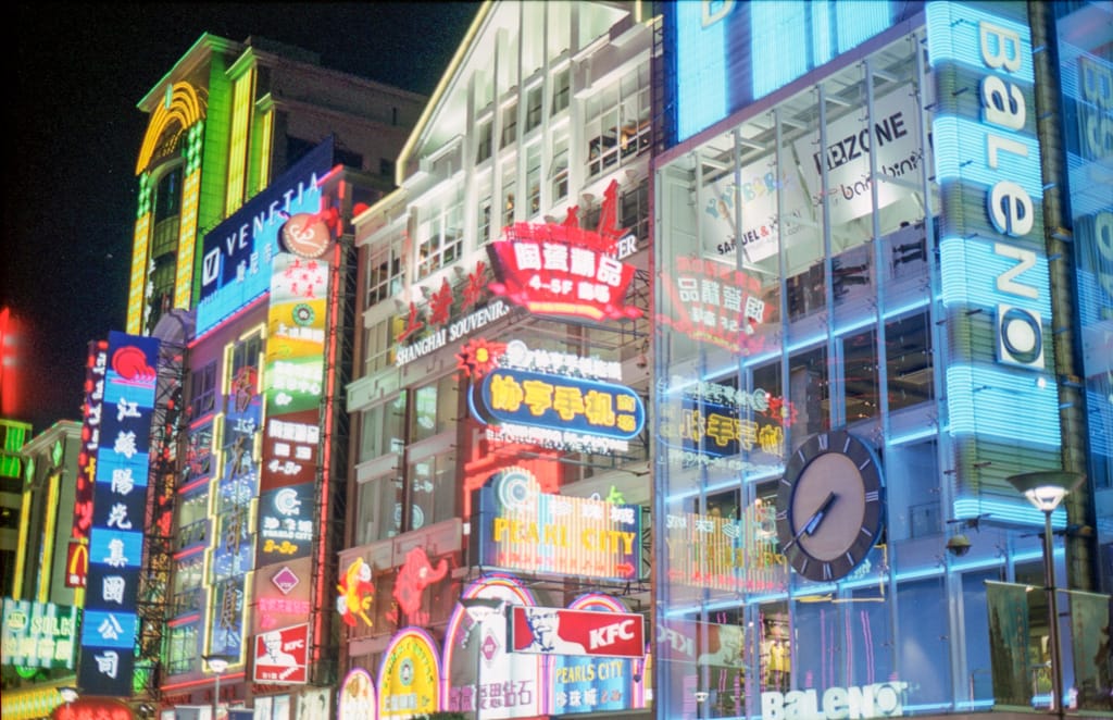 Nanjing Street, Shanghai, China, 4 June 2005