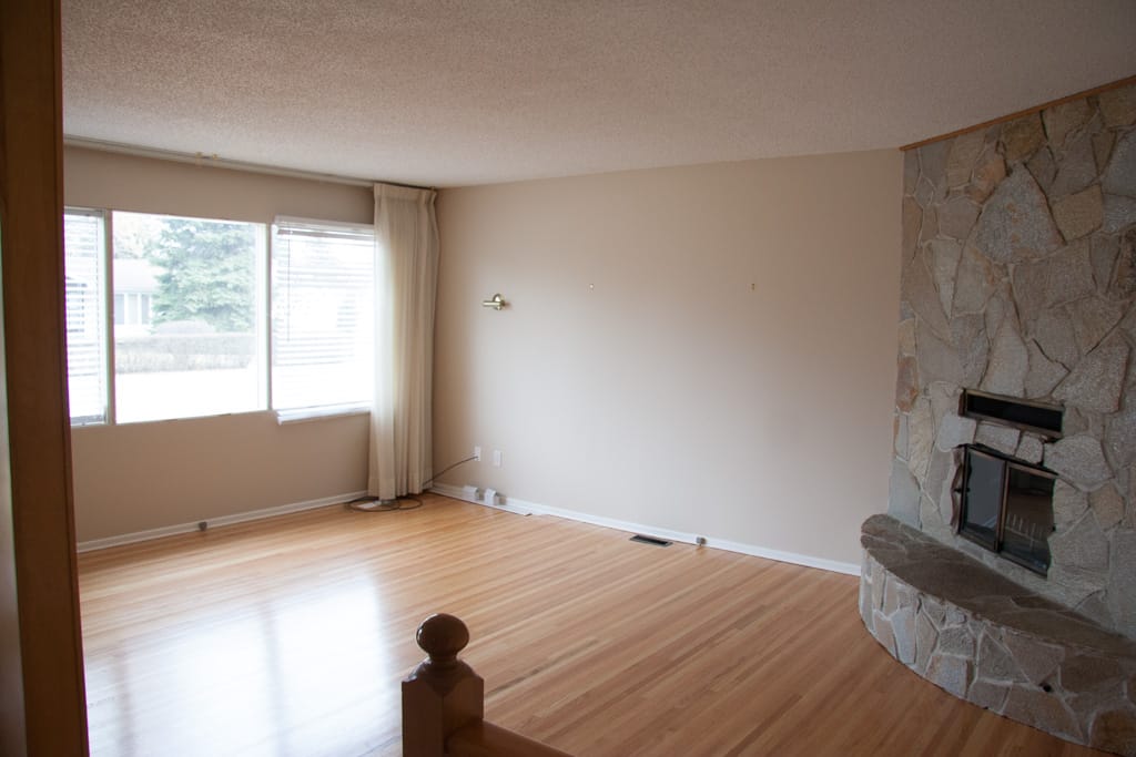 Living room, Westgate, Calgary, Alberta, 24 March 2007