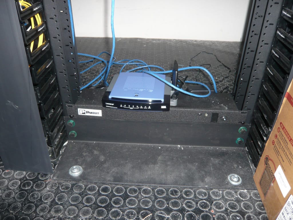 Cable modem, Zona Franca Metropoliana, Barreal de Heredia, Costa Rica, 8 November 2008