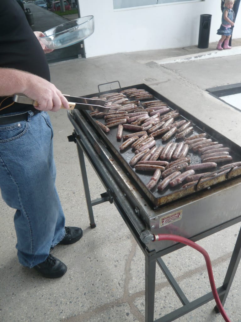 Ed cooks sausages, Zona Frano Metropoliano, Barreal de Heredia, Costa Rica, 10 July 2008