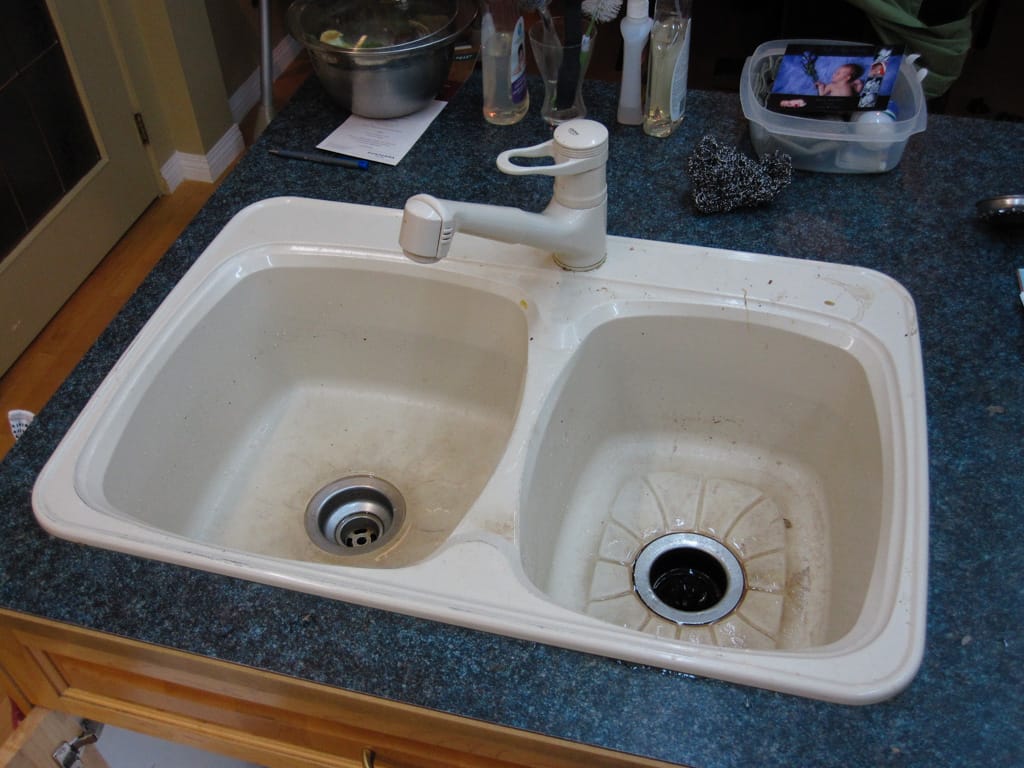 Old kitchen sink, Westgate, Calgary, Alberta, 11 October 2010
