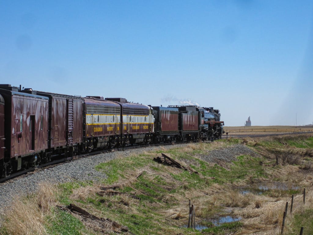 CP 2816 pulls us east towards Carseland, Alberta, 14 May 2011