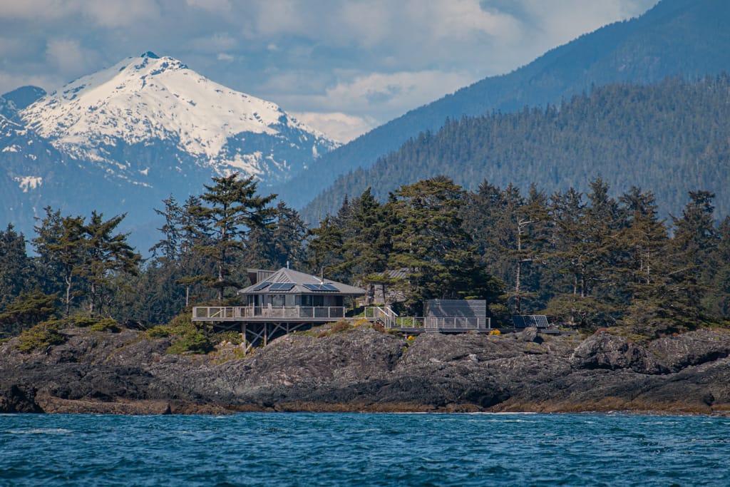 Sea shore home in Tofino